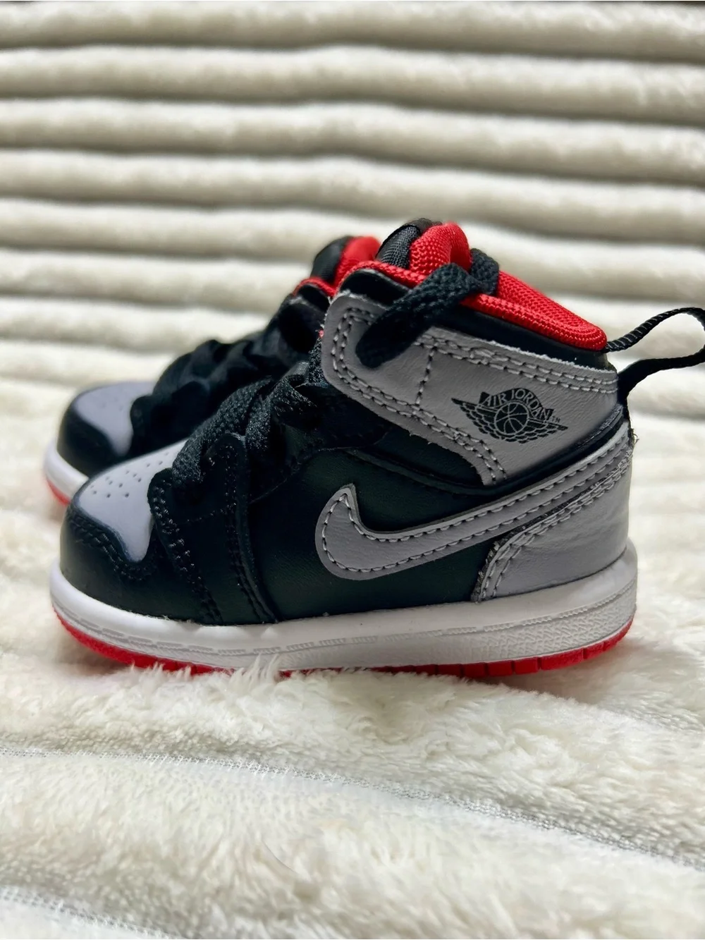 Air Jordan 1 Mid Bred Shadow Unisex Baby/Toddler Sz 4C DQ8425-006 NWOB